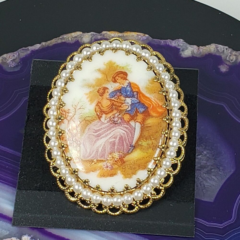 Vintage West Germany Oval Gold Tone Faux Pearl Courting Couple Brooch - Picture 7 of 13